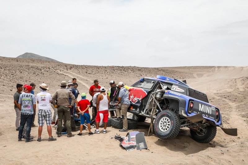 #300 X-Raid Mini JCW Team: Carlos Sainz, Lucas Cruz tras su accidente