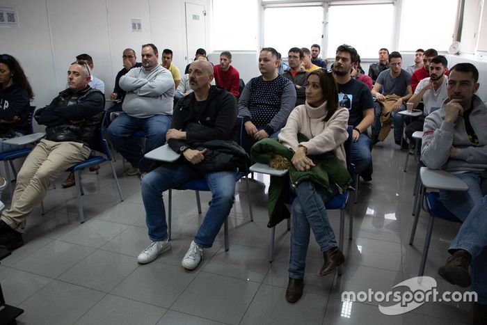 II Curso de Conducción y Nuevas Tecnologías BOSCH - Motor1.com España - Motorsport.com 