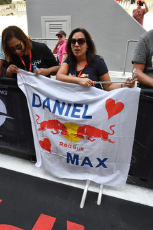 Tifose di Daniel Ricciardo, Red Bull Racing con uno striscione