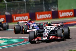 Nico Hulkenberg, Haas VF-24, Yuki Tsunoda, RB F1 Team VCARB 01