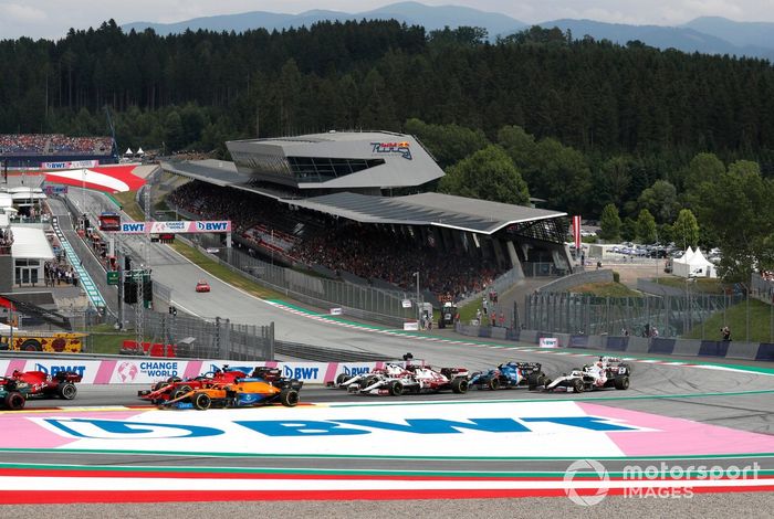 Daniel Ricciardo, McLaren MCL35M, Charles Leclerc, Ferrari SF21, Kimi Raikkonen, Alfa Romeo Racing C41