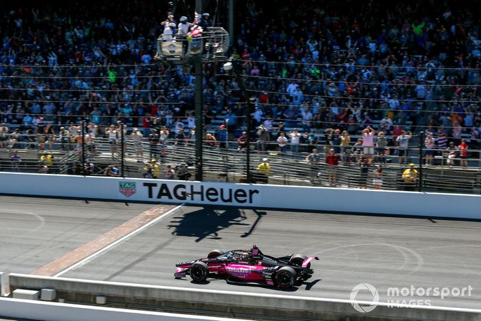 Ganador Helio Castroneves, Meyer Shank Racing Honda
Winner cruza la meta 