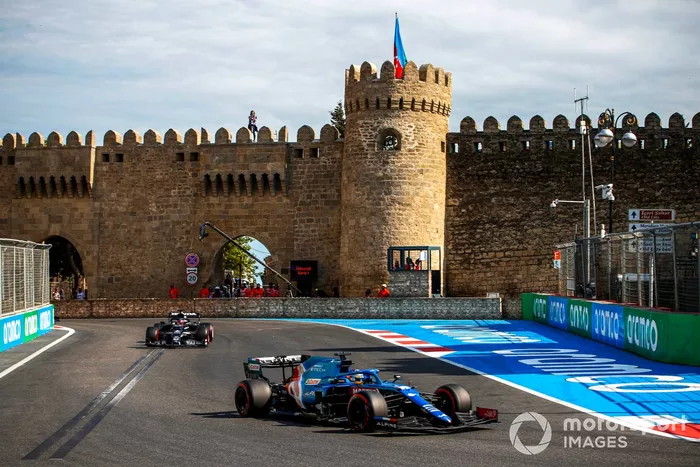 Fernando Alonso, Alpine A521, Yuki Tsunoda, AlphaTauri AT02