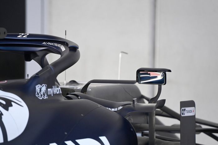 Detalle del soporte del espejo del AlphaTauri AT02