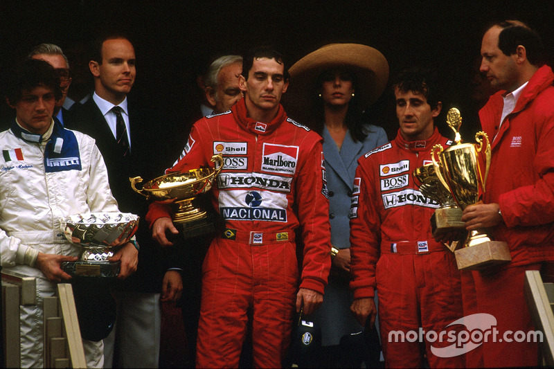 Ayrton Senna, McLaren Honda, primo, Alain Prost, McLaren Honda, secondo e Stefano Modena, Brabham BT