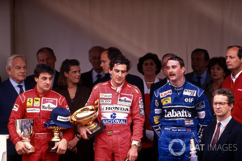 Podium: 1. Ayrton Senna, McLaren; 2. Jean Alesi, Ferrari; 3. Nigel Mansell, Williams; Jean Marie Balestre,Präsident FISA; Fürst Rainier von Monaco, Prinzessin Stephanie von Monaco; Prinz Albert von Monaco; Ron Dennis, McLaren