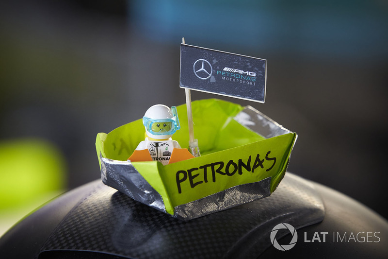 Bote de Mercedes AMG F1