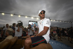 Lewis Hamilton, Mercedes AMG F1, lors de la parade des pilotes