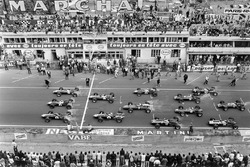 Départ : Graham Hill, Team Lotus 49 Ford Cosworth, Jack Brabham, Brabham BT24 Repco, Dan Gurney, Eagle T1G-Weslake, Jim Clark, Team Lotus 49 Ford Cosworth, Bruce McLaren Eagle T1G-Weslake, Denny Hulme, Brabham BT24 Repco, Chris Amon, Ferrari 312, Jochen Rindt, Cooper T81B Maserati, Chris Irwin, BRM P83, Jackie Stewart, BRM P261, Jo Siffert, Cooper T81 Maserati, Pedro Rodriguez, Cooper T81 Maserati), Mike Spence, BRM P83