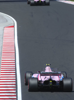 Sergio Perez, Sahara Force India F1 VJM10, Esteban Ocon, Sahara Force India F1 VJM10