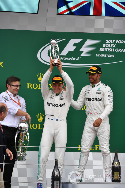 Peter Bonnington, Mercedes AMG F1 Race Engineer, Lewis Hamilton, Mercedes AMG F1 and Valtteri Bottas, Mercedes AMG F1 celebrate on the podium
