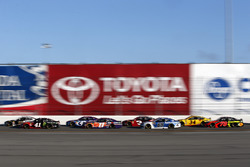 Kurt Busch, Stewart-Haas Racing Ford Fusion, Denny Hamlin, Joe Gibbs Racing Toyota, Alex Bowman, Hendrick Motorsports Chevrolet Camaro, Martin Truex Jr., Furniture Row Racing Toyota