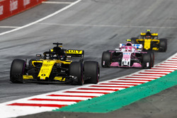 Nico Hulkenberg, Renault Sport F1 Team R.S. 18, Esteban Ocon, Force India VJM11, Carlos Sainz Jr., Renault Sport F1 Team R.S. 18