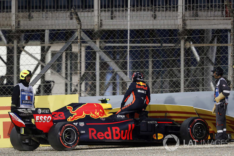 Max Verstappen, Red Bull Racing RB14 Tag Heuer, melintir di akhir Q1