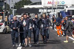 Brendon Hartley, Scuderia Toro Rosso walks the track