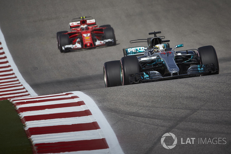 Lewis Hamilton, Mercedes AMG F1 W08, Kimi Raikkonen, Ferrari SF70H