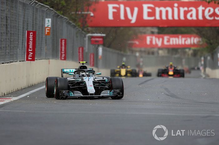 No Azerbaijão, Bottas foi o beneficiado pela intervenção do safety car e ele próprio assumiu a ponta de Vettel - que tentou recuperar a ponta na marra, mas não conseguiu