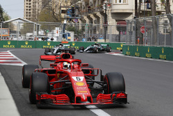 Лидирует Себастьян Феттель, Ferrari SF71H