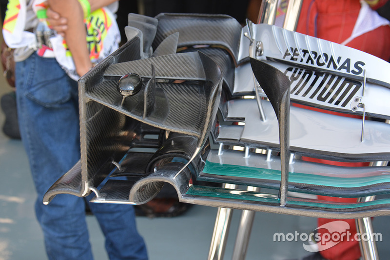 Mercedes F1 W07 Hybrid: Frontflügel