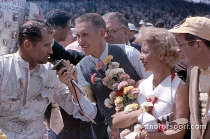 Ganador de la carrera Bob Sweikert