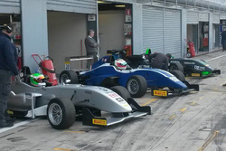 Monoposto schierate in corsia box