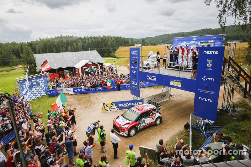 Podio: ganadores de la carrera Kris Meeke, Paul Nagle, Citroën World Rally Team, segundo lugar Jari-Matti Latvala, Miikka Anttila, Volkswagen Motorsport, tercer lugar Craig Breen, Scott Martin, Citroën World Rally Team