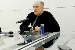 Franz Tost in het atelier van Scuderia Toro Rosso