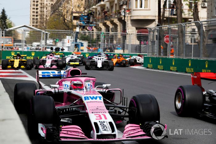 Esteban Ocon, Force India VJM11 Mercedes, Carlos Sainz Jr., Renault Sport F1 Team R.S. 18, Sergio Perez, Force India VJM11 Mercedes, Sergey Sirotkin, Williams FW41 Mercedes, y el resto del grupo