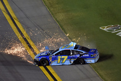 Crash: Ricky Stenhouse Jr., Roush Fenway Racing, Ford Fusion Fifth Third Bank