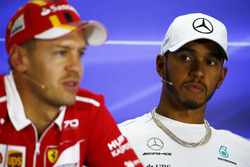 Льюис Хэмилтон, Mercedes AMG F1, и Себастьян Феттель, Ferrari
