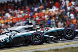 Lewis Hamilton, Mercedes AMG F1 W09, e Valtteri Bottas, Mercedes AMG F1 W09