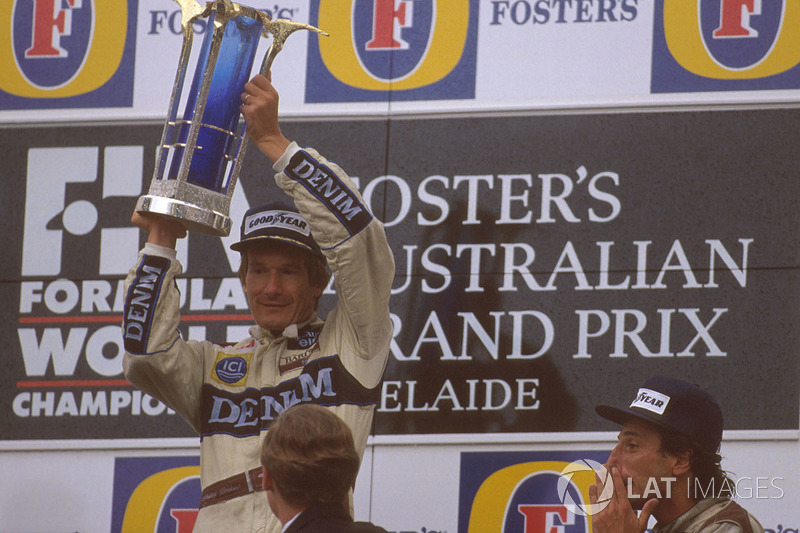 Podyum: Yarış galibi Thierry Boutsen, Williams Renault ve 3.  Riccardo Patrese, Williams Renault