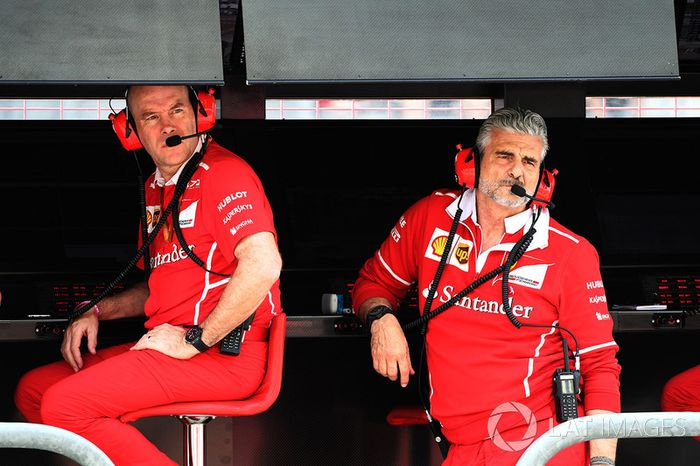 Jock claro, ingeniero jefe de Ferrari y Maurizio Arrivabene, director del equipo Ferrari