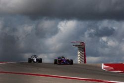Felipe Massa, Williams FW40 and Brendon Hartley, Scuderia Toro Rosso STR12