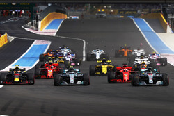 Start zum GP Frankreich 2018 in Le Castellet: Lewis Hamilton, Mercedes AMG F1 W09 EQ Power+, führt