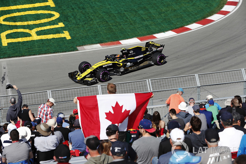 Carlos Sainz Jr., Renault Sport F1 Team, passes cheering fans, including one holding a Canadian flag