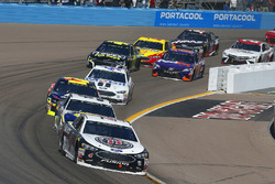 Kevin Harvick, Stewart-Haas Racing, Ford Fusion Jimmy John's and Chase Elliott, Hendrick Motorsports, Chevrolet Camaro NAPA Auto Parts