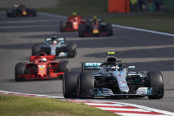 Valtteri Bottas, Mercedes AMG F1 W09, Sebastian Vettel, Ferrari SF71H, Lewis Hamilton, Mercedes AMG F1 W09