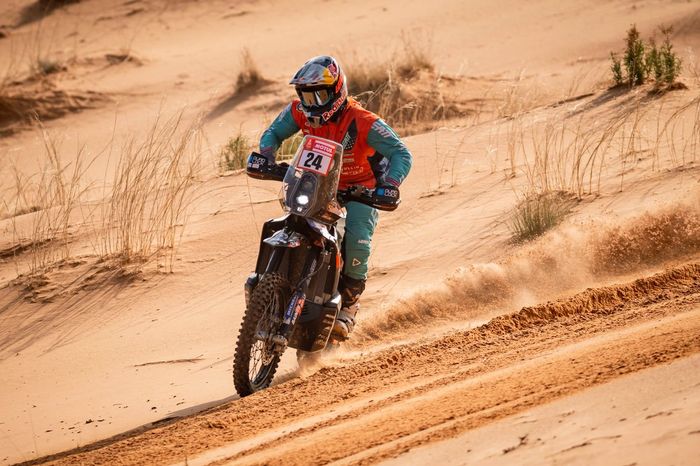 #24 Team Baines Rally KTM: Camille Chapeliere