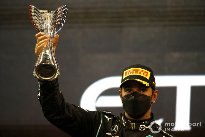 Podio: segundo lugar Lewis Hamilton, Mercedes