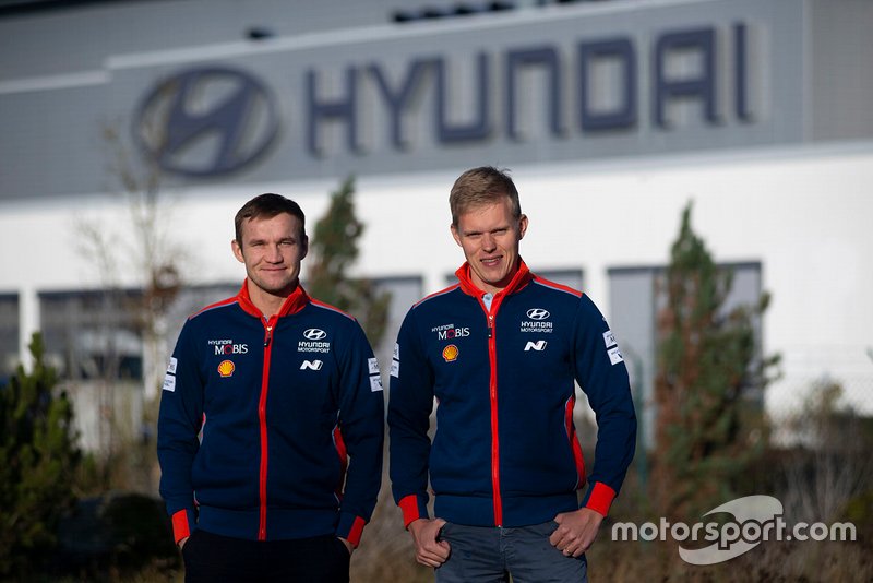 Tänak visita la fábrica de Hyundai