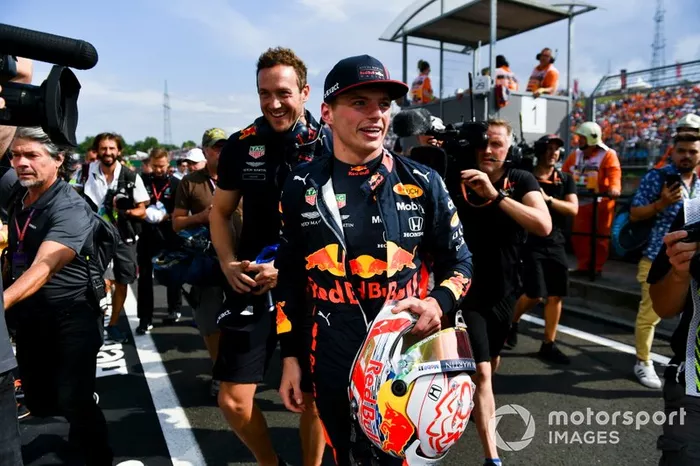Max Verstappen comemora sua primeira pole position