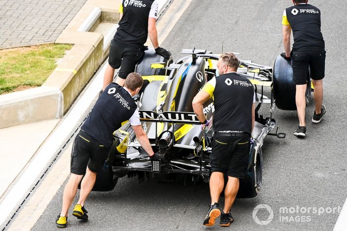 Parte trasera y el escape del monoplaza de Daniel Ricciardo, Renault F1 Team R.S.20 