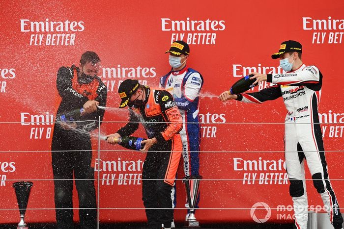 Podio: Bent Viscaal, MP Motorsport, Lirim Zendeli, Trident y Theo Pourchaire, ART Grand Prix 