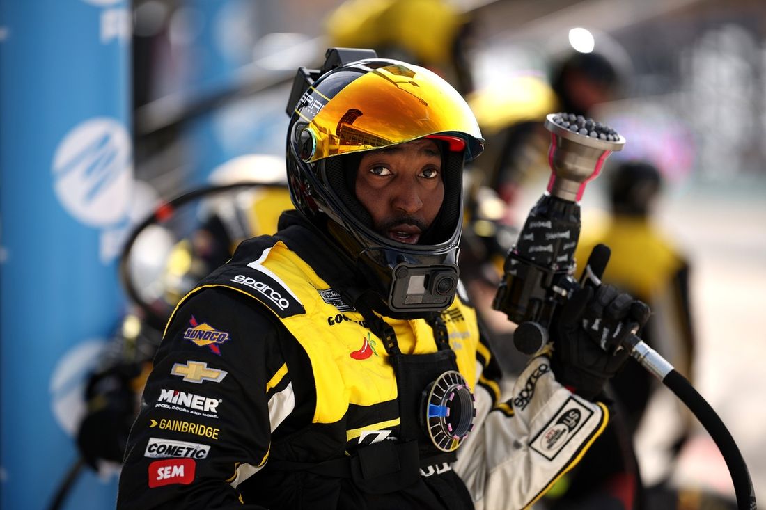 Miembro del equipo de boxes de Spire Motorsports