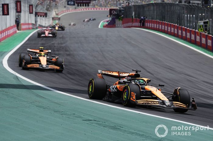 Oscar Piastri, McLaren MCL38, Lando Norris 