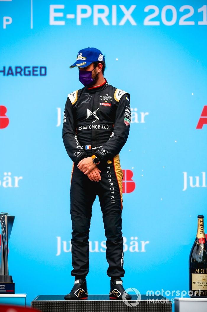Jean-Eric Vergne, DS Techeetah celebra en el podio su victoria en Roma