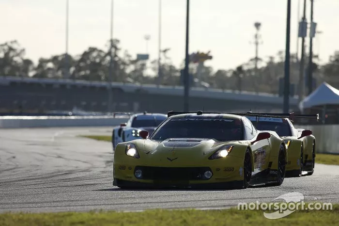 #4 Corvette Racing Corvette C7.R: Oliver Gavin, Tommy Milner, Marcel Fässler