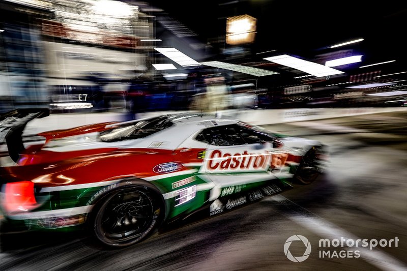 #67 Ford Chip Ganassi Racing Ford GT, GTLM: Ryan Briscoe, Richard Westbrook, Scott Dixon, pit stop