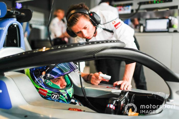 Felipe Massa, Venturi Formula E, Venturi VFE05, in conversation with an engineer.